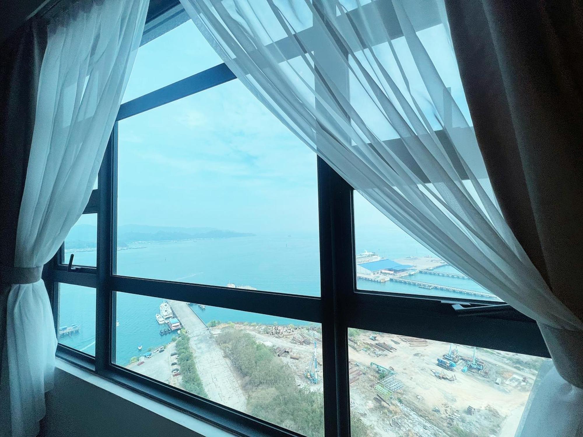 Jesselton Quay Centre By Lw *