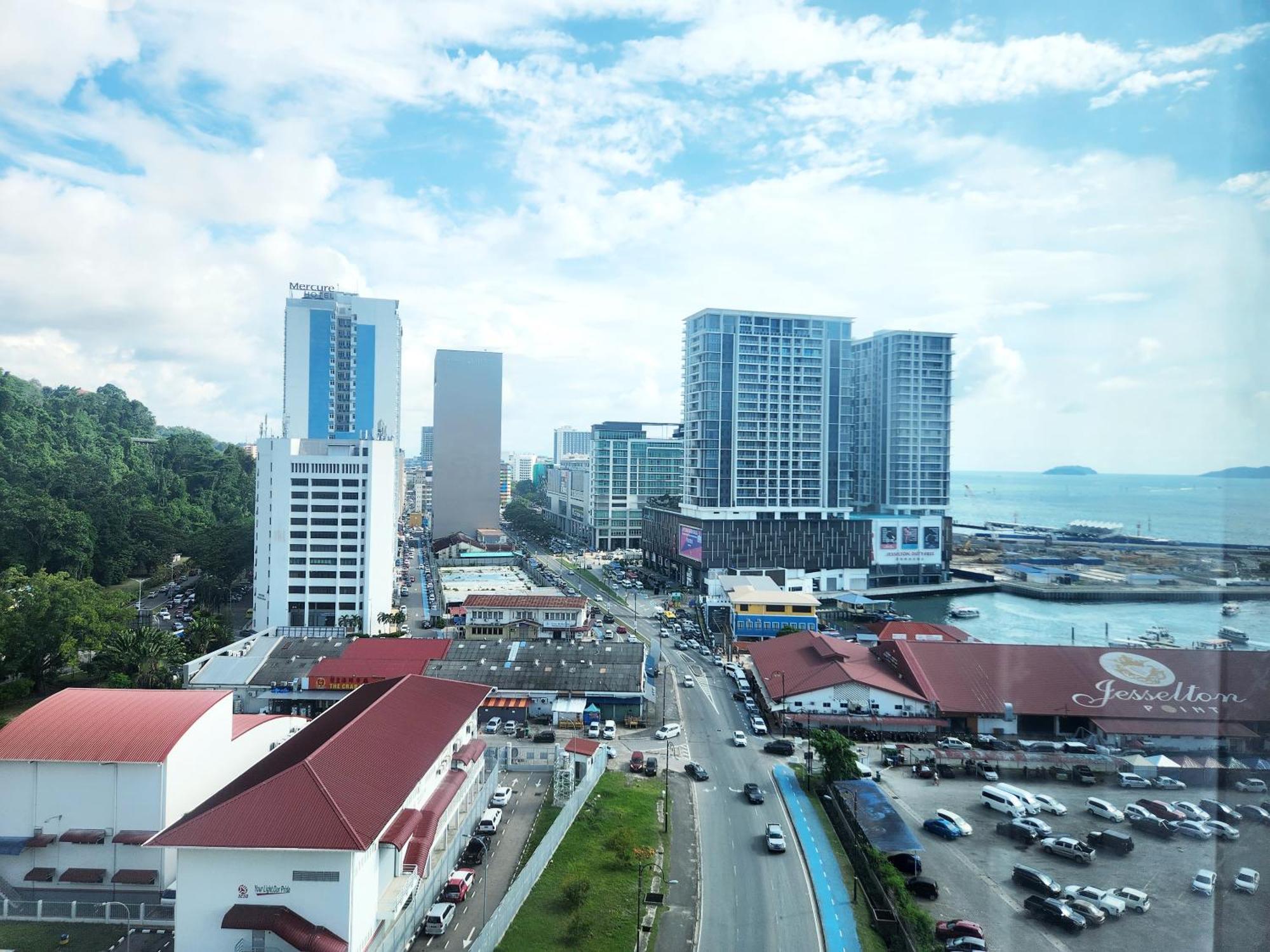 Jesselton Quay Centre By Lw *